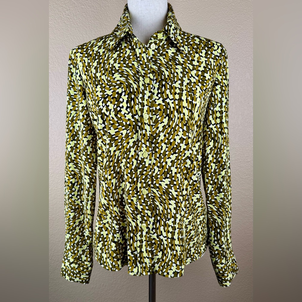 Julie Mitchell women’s long sleeve, button down blouse. Vibrant print. Size M